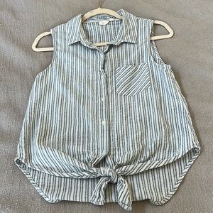 “Coastal Grandmother” sleeveless tie shirt.